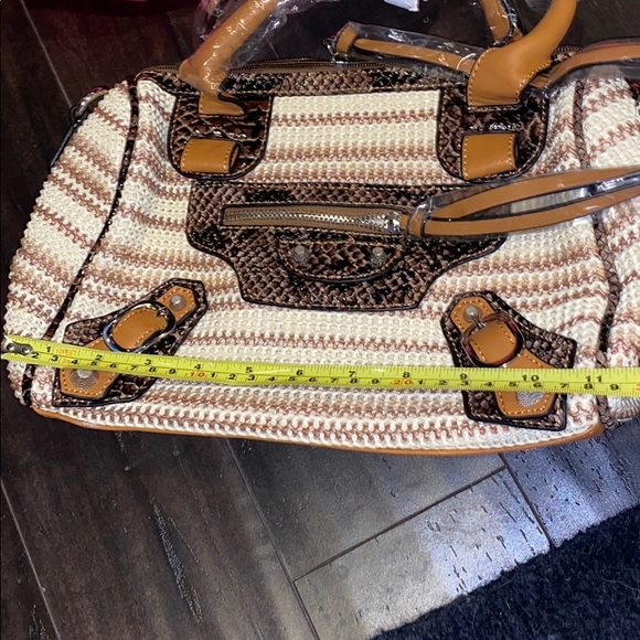 SHOEDAZZLE tan and cream pattern handbag - Picture 7 of 7